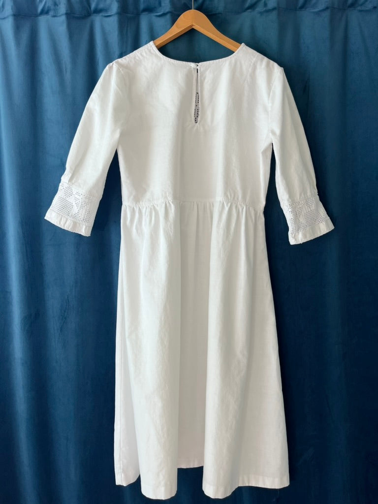 WHITE LINEN no. 18