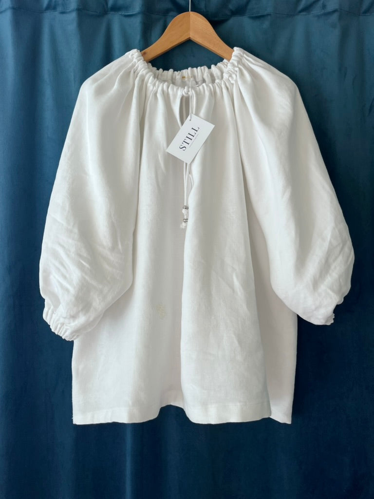 WHITE LINEN no. 17