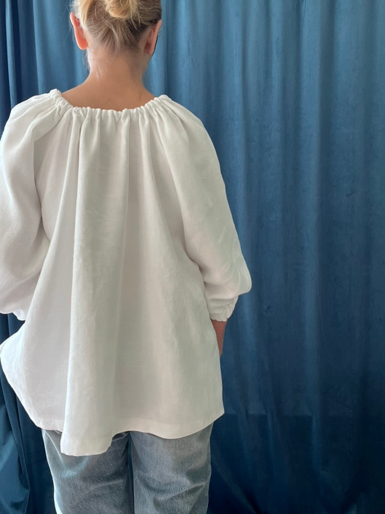 WHITE LINEN no. 17