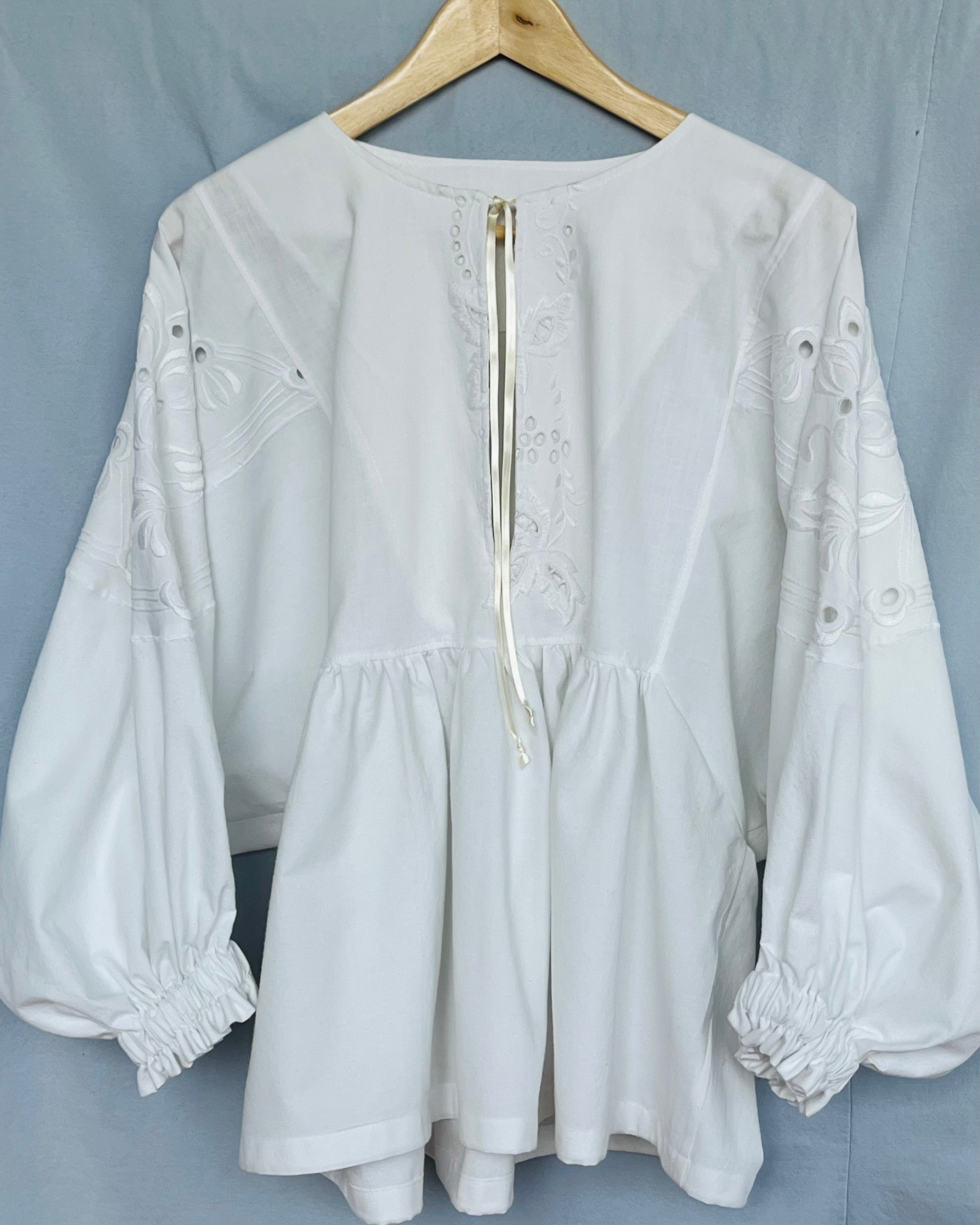 WHITE LINEN no. 5