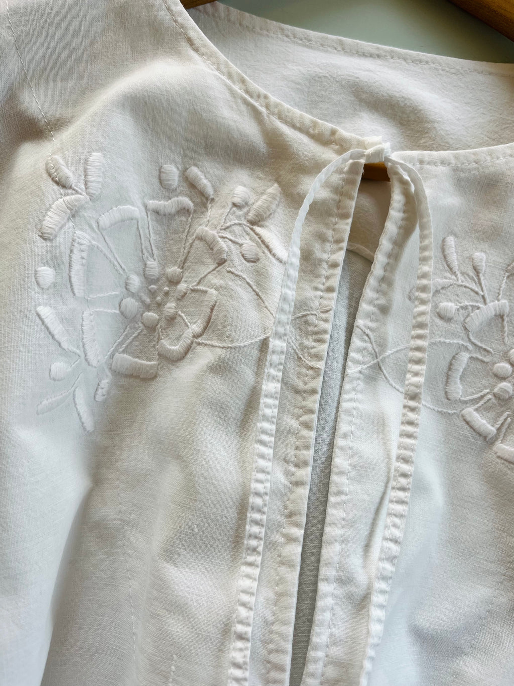 WHITE LINEN no. 8