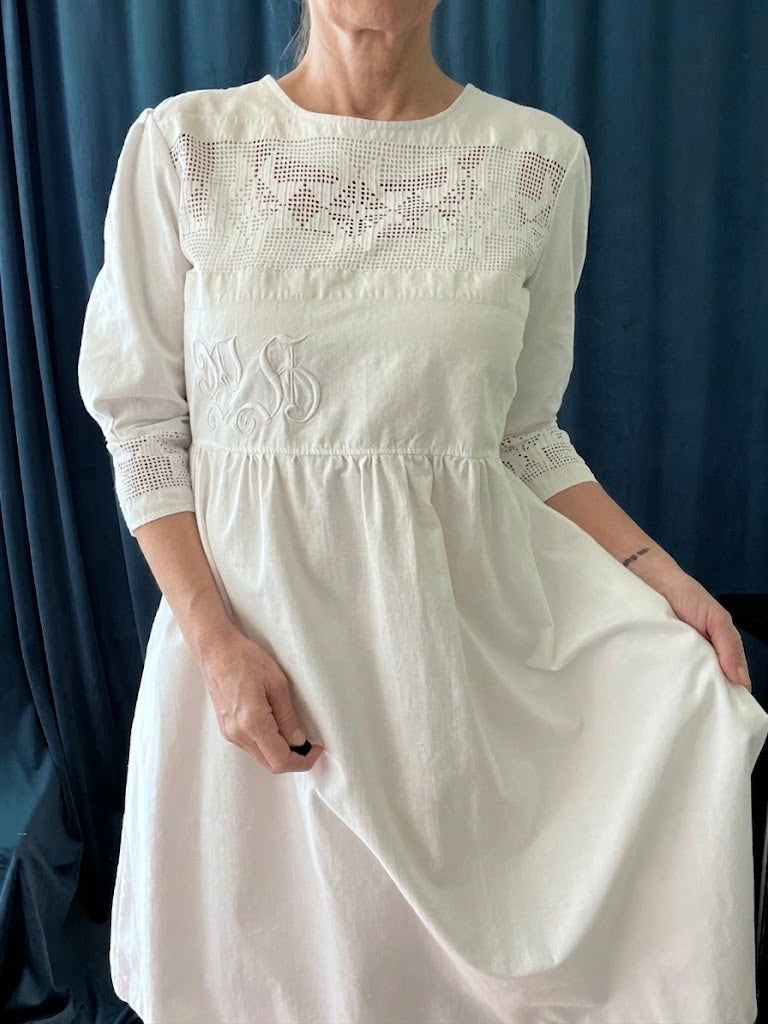 WHITE LINEN no. 18
