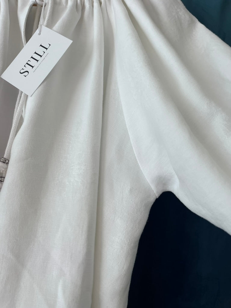 WHITE LINEN no. 17