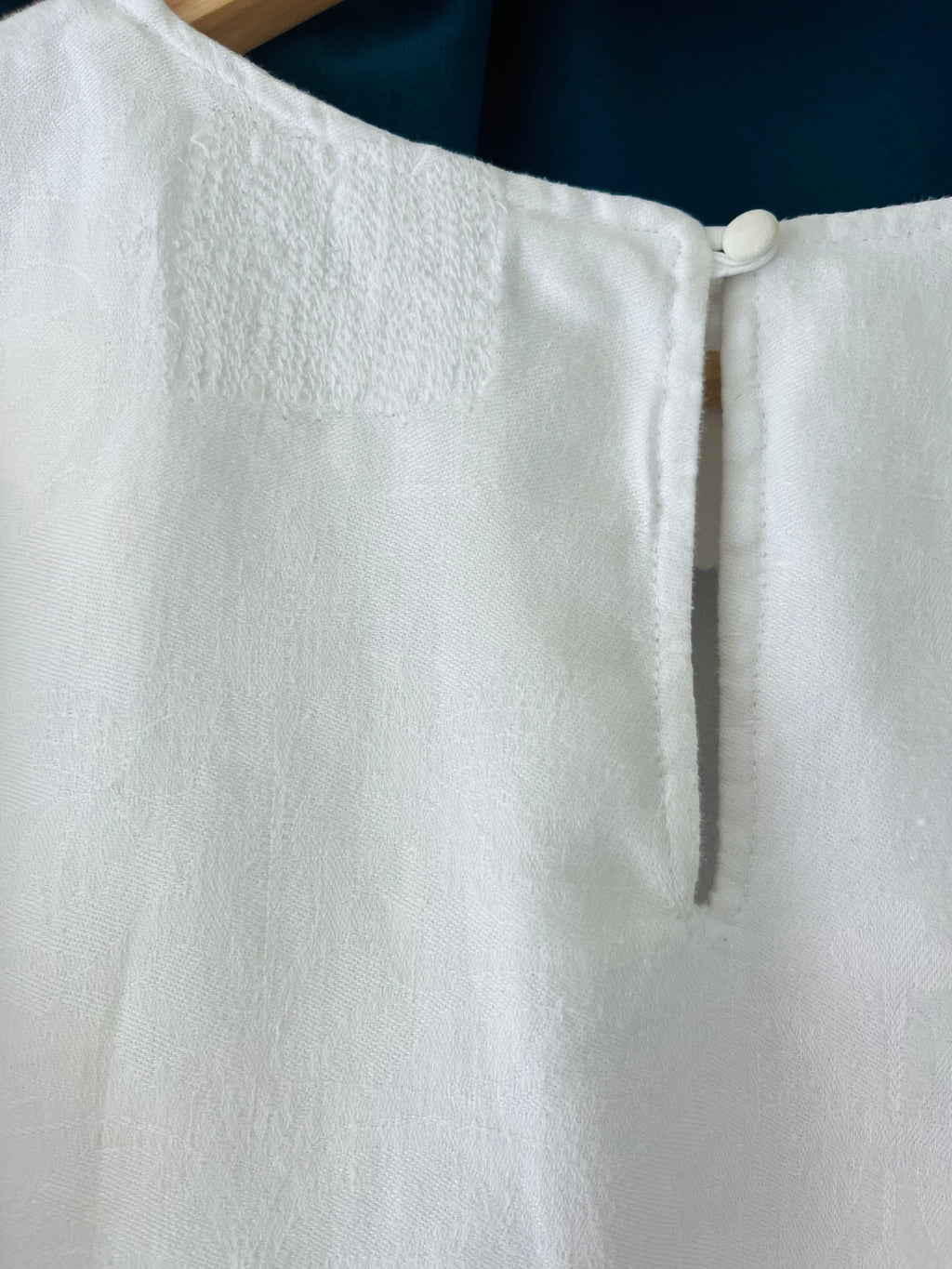 WHITE LINEN no. 11