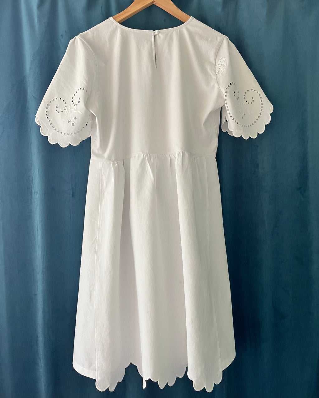 WHITE LINEN no. 15