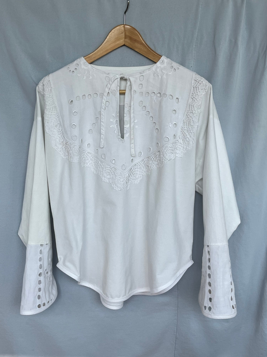 WHITE LINEN no. 4