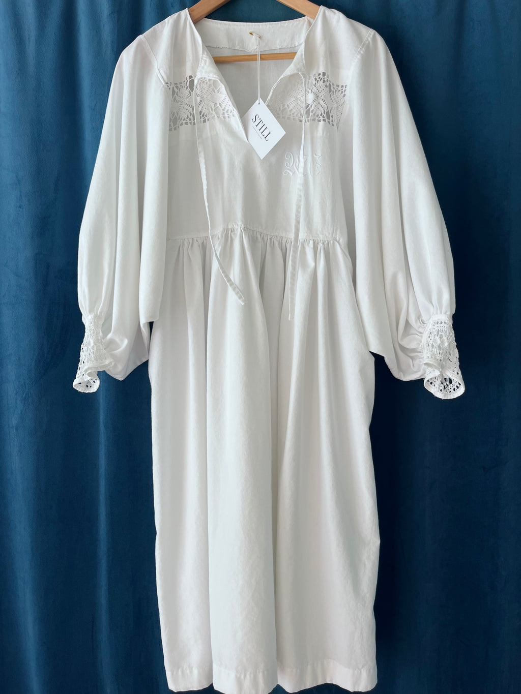 WHITE LINEN no. 16