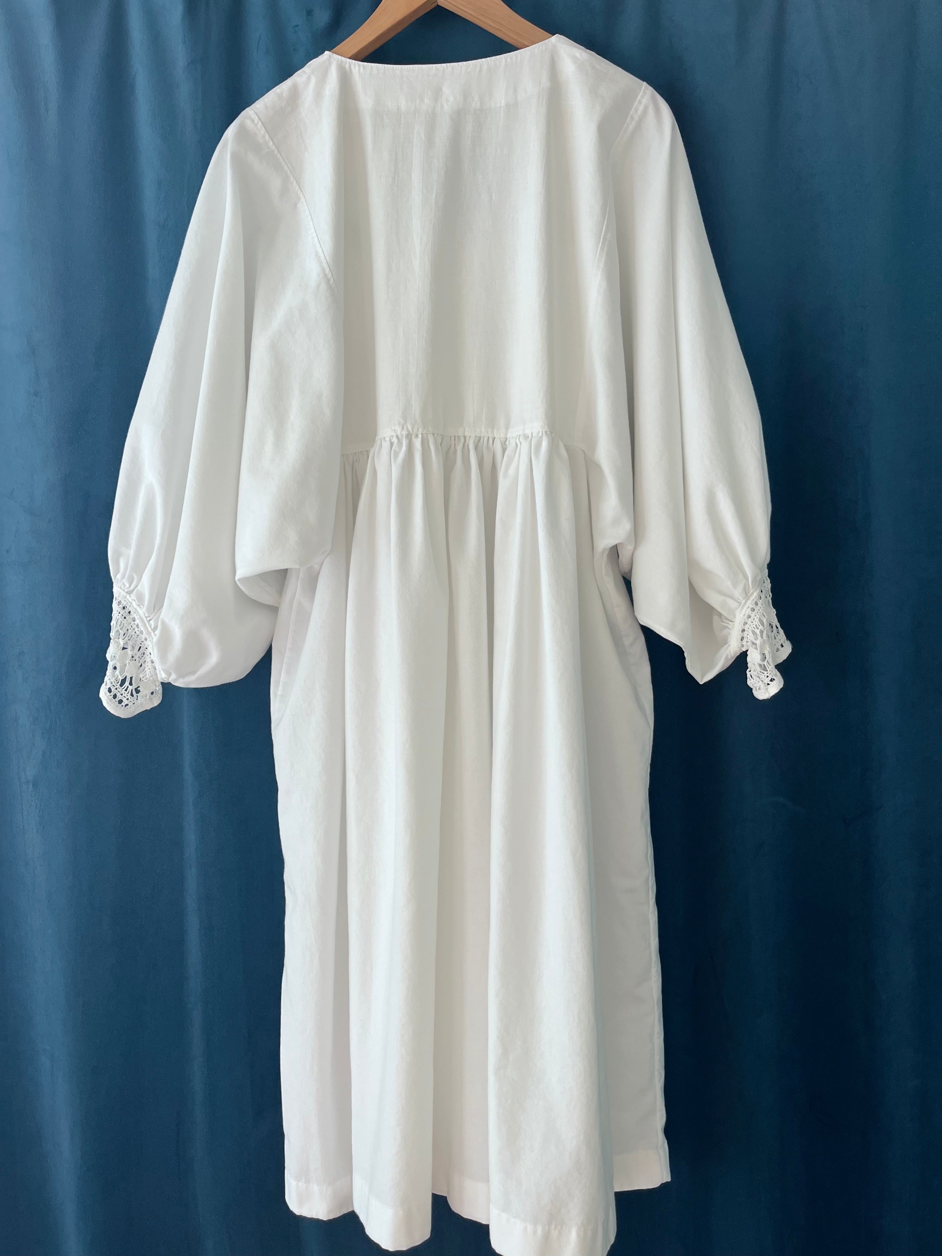 WHITE LINEN no. 16